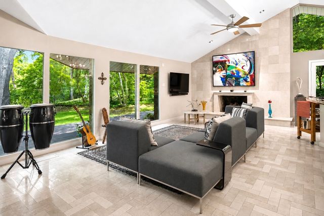 711 Monssen Parkway, Dallas, TX 75224