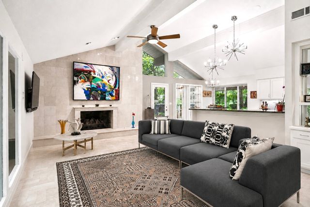 711 Monssen Parkway, Dallas, TX 75224