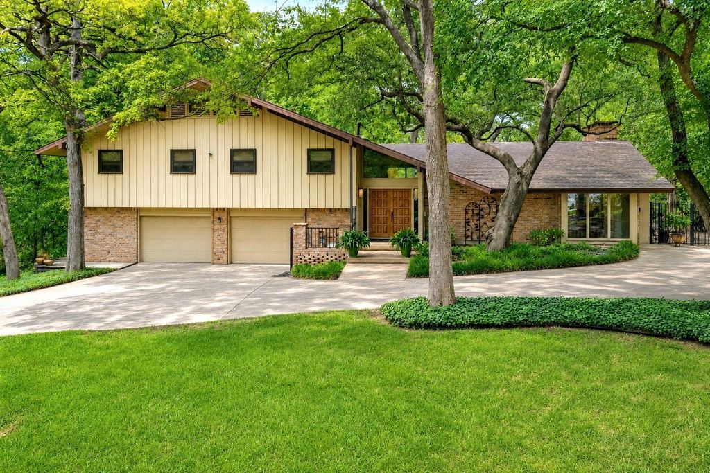 711 Monssen Parkway, Dallas, TX 75224