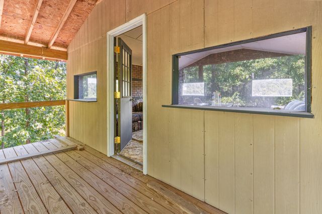 7422 Indian Creek Rd, Mc Ewen, TN 37101