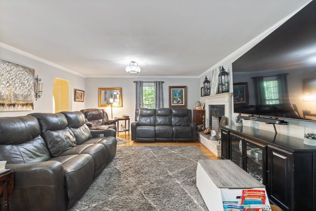 7422 Indian Creek Rd, Mc Ewen, TN 37101