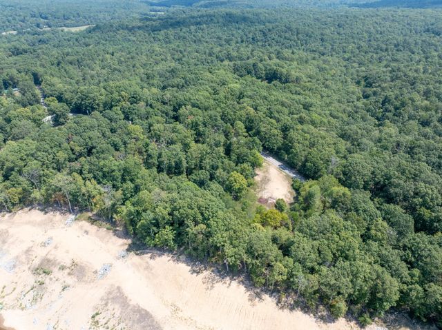 7422 Indian Creek Rd, Mc Ewen, TN 37101