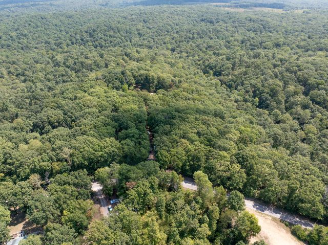 7422 Indian Creek Rd, Mc Ewen, TN 37101