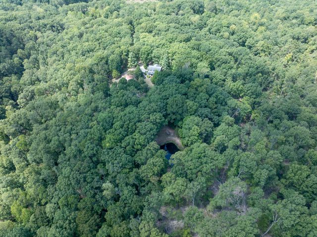 7422 Indian Creek Rd, Mc Ewen, TN 37101