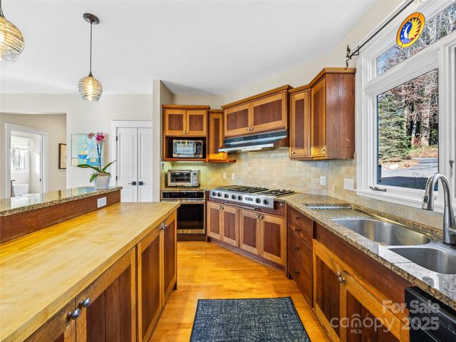 339 Beaverdam Road, Asheville, NC 28804