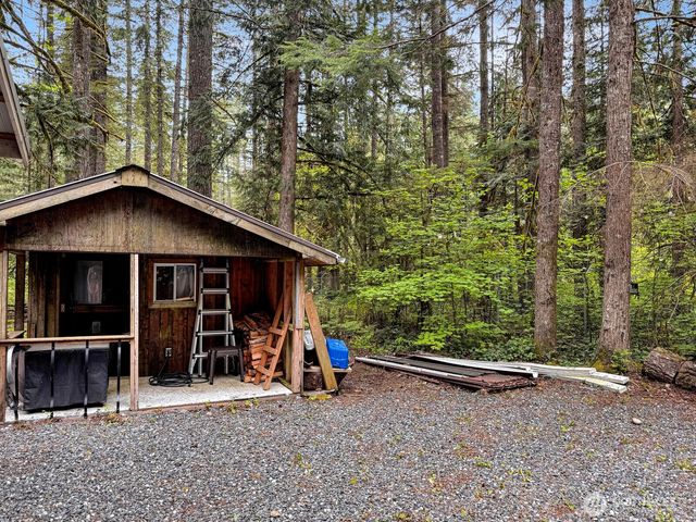 47 Wilderness Way, Deming, WA 98244