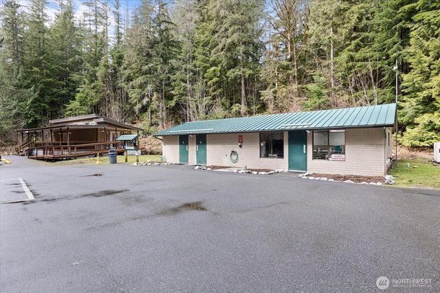 47 Wilderness Way, Deming, WA 98244