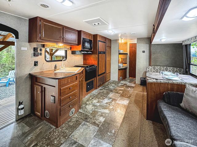 47 Wilderness Way, Deming, WA 98244