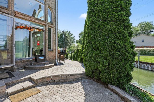 38035 Pointe Rosa Street, Harrison Twp, MI 48045