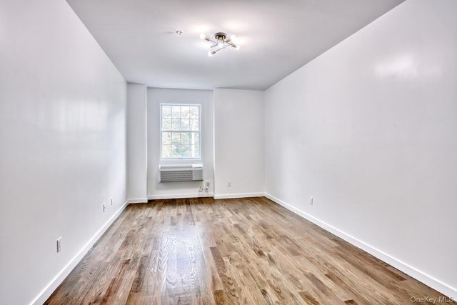 962 S Route 9W 305, Congers, NY 10920