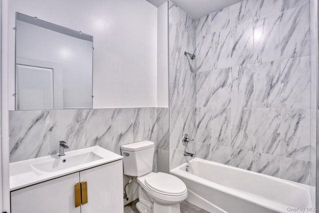 962 S Route 9W 305, Congers, NY 10920