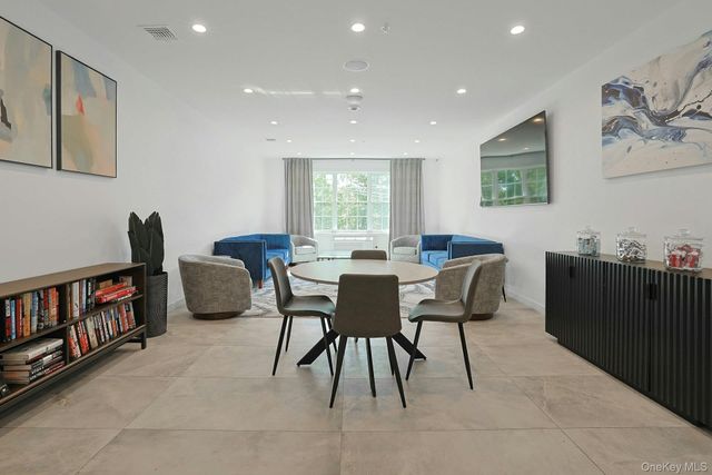 962 S Route 9W 305, Congers, NY 10920