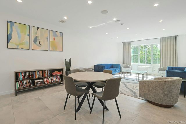 962 S Route 9W 305, Congers, NY 10920