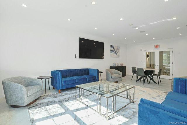 962 S Route 9W 305, Congers, NY 10920