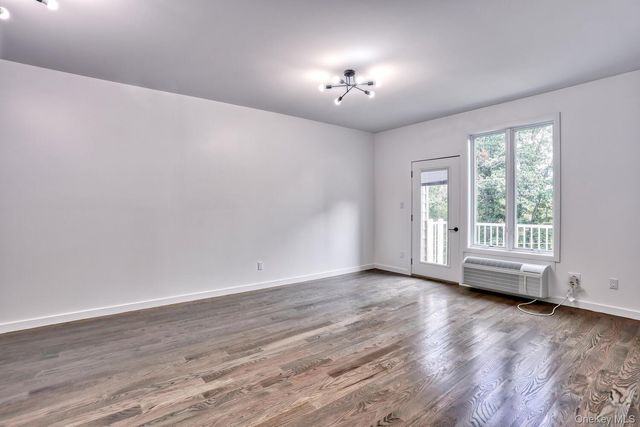 962 S Route 9W 305, Congers, NY 10920