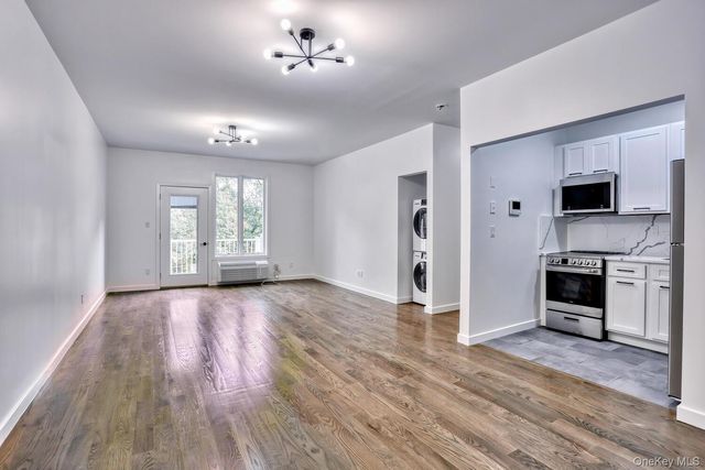 962 S Route 9W 305, Congers, NY 10920