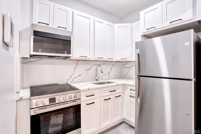 962 S Route 9W 305, Congers, NY 10920