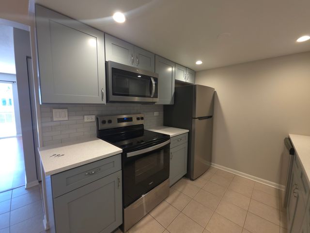 1674 KIOWA Circle 101, Naperville, IL 60565