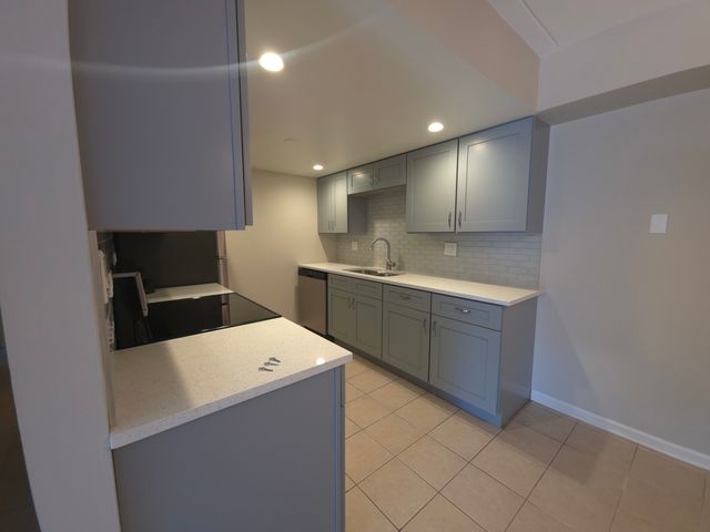1674 KIOWA Circle 101, Naperville, IL 60565