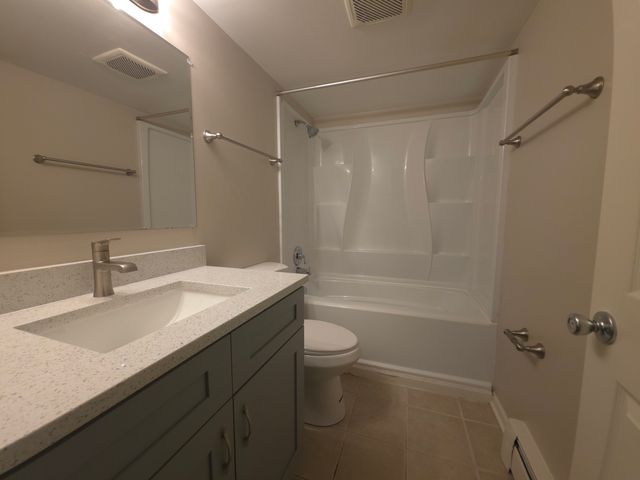 1674 KIOWA Circle 101, Naperville, IL 60565