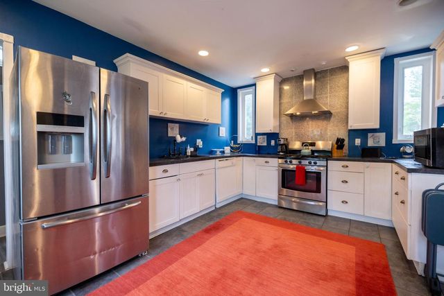 39 E 2ND AVE, Runnemede, NJ 08078