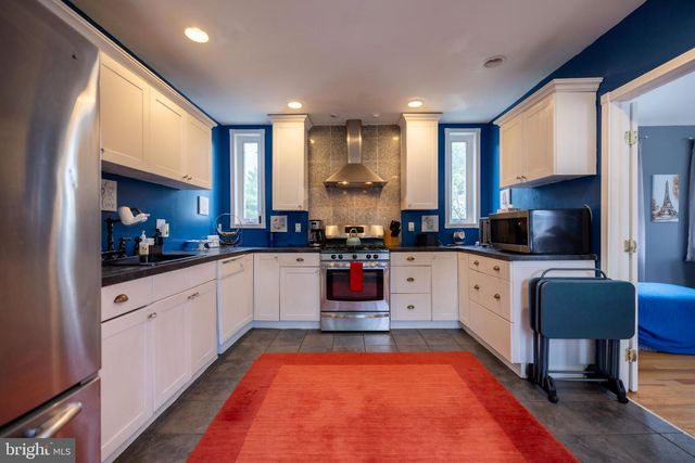 39 E 2ND AVE, Runnemede, NJ 08078
