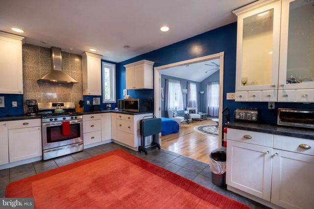 39 E 2ND AVE, Runnemede, NJ 08078