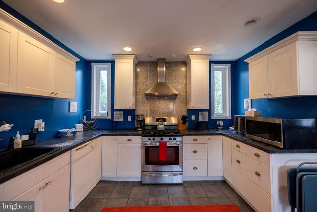 39 E 2ND AVE, Runnemede, NJ 08078
