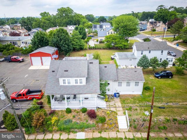 39 E 2ND AVE, Runnemede, NJ 08078