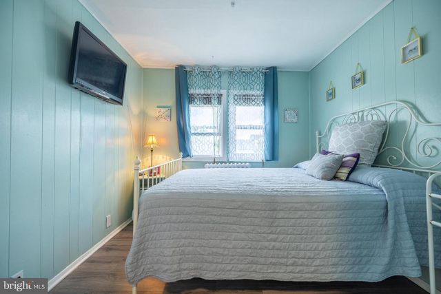 39 E 2ND AVE, Runnemede, NJ 08078