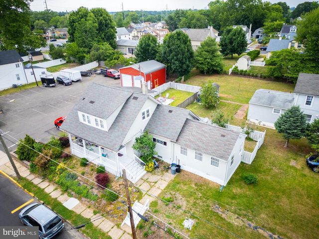 39 E 2ND AVE, Runnemede, NJ 08078