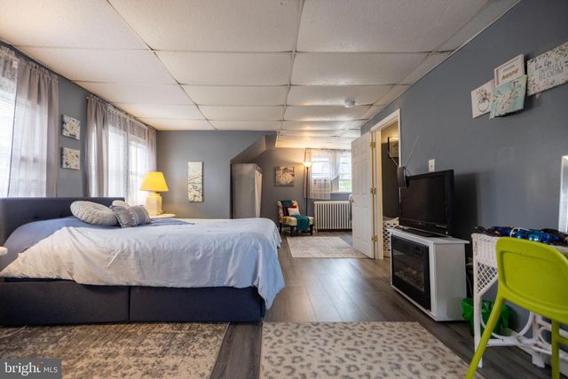 39 E 2ND AVE, Runnemede, NJ 08078