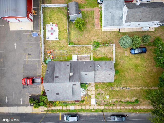 39 E 2ND AVE, Runnemede, NJ 08078