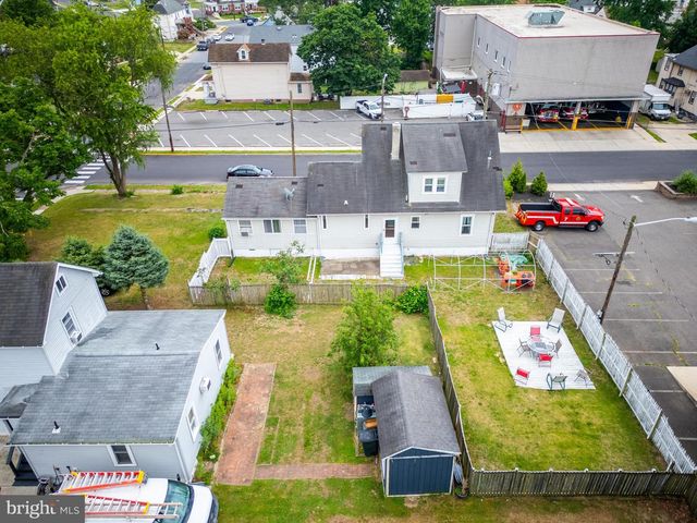 39 E 2ND AVE, Runnemede, NJ 08078