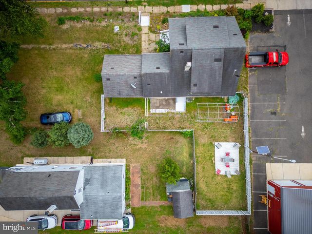 39 E 2ND AVE, Runnemede, NJ 08078
