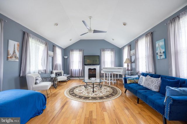 39 E 2ND AVE, Runnemede, NJ 08078