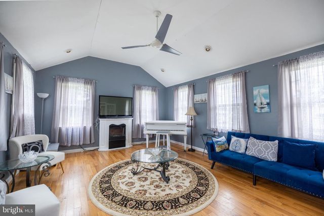 39 E 2ND AVE, Runnemede, NJ 08078
