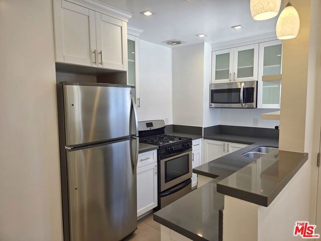 130 San Vicente Boulevard, Santa Monica, CA 90402