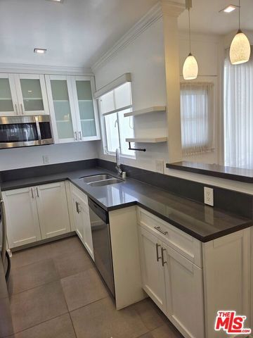 130 San Vicente Boulevard, Santa Monica, CA 90402