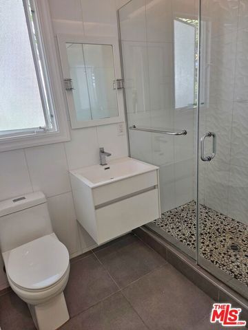 130 San Vicente Boulevard, Santa Monica, CA 90402