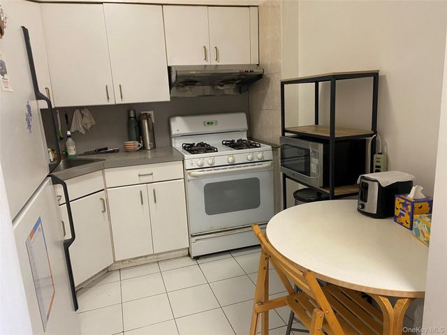 147-48 Roosevelt Avenue 2G, Flushing, NY 11354