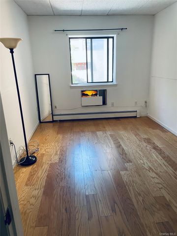 147-48 Roosevelt Avenue 2G, Flushing, NY 11354