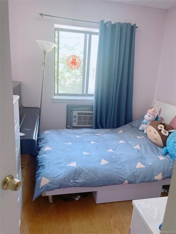 147-48 Roosevelt Avenue 2G, Flushing, NY 11354