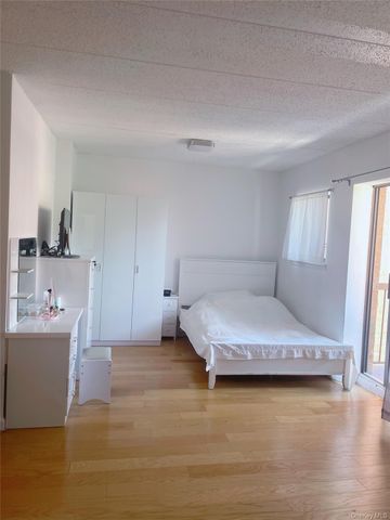 147-48 Roosevelt Avenue 2G, Flushing, NY 11354
