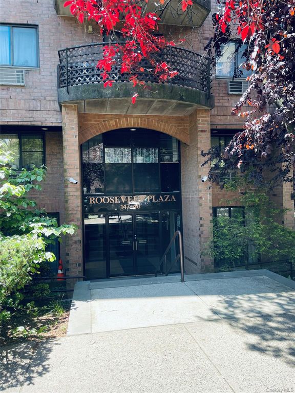 147-48 Roosevelt Avenue 2G, Flushing, NY 11354