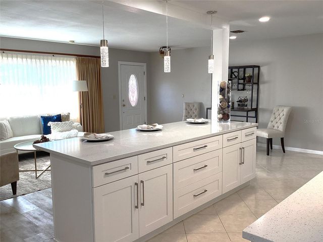 13725 BERMUDA DRIVE, Seminole, FL 33776