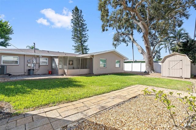 13725 BERMUDA DRIVE, Seminole, FL 33776