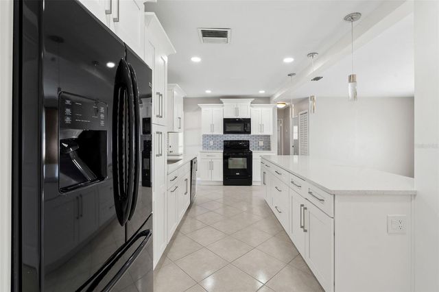 13725 BERMUDA DRIVE, Seminole, FL 33776