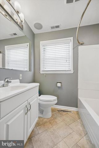 463 COLONIAL RD, Bellmawr, NJ 08031