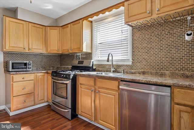 463 COLONIAL RD, Bellmawr, NJ 08031